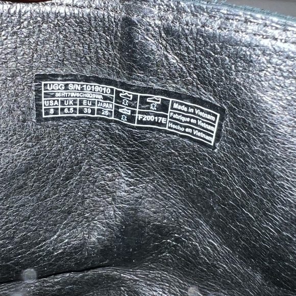 👑✅PRICE FIRM✅ UGG Black Leather Suede Ankle Boots - Picture 14 of 17